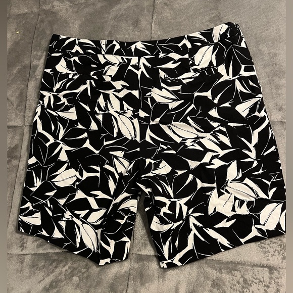 Mario Serrani Bermuda Shorts, Size 14, NWOT: B2 - Picture 2 of 9